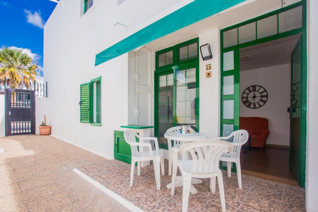 Apartamentos Haria En Puerto Del Carmen Tías Dış mekan fotoğraf